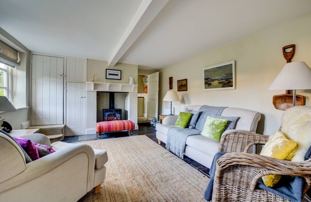 Rose Cottage - Two Bedroom House, Sleeps 4