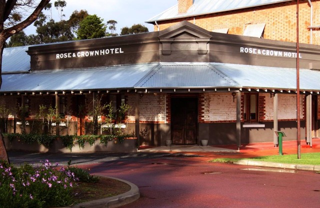 Rose & Crown Hotel