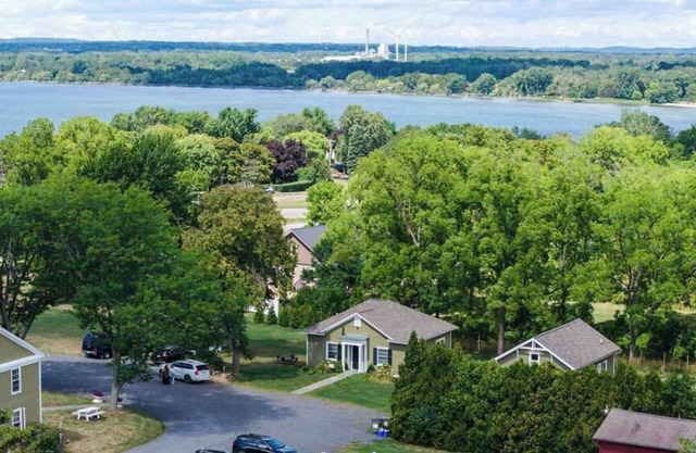 Rose Hill Cottage Lake Views & Mansion Grounds
