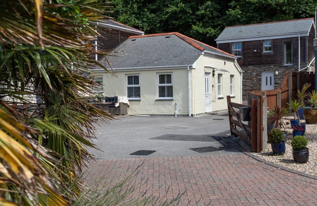 Rosebud is a lovely, single-story holiday home located in the wonderful seaside village of Portreath