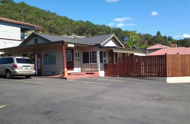 Roseburg Inn