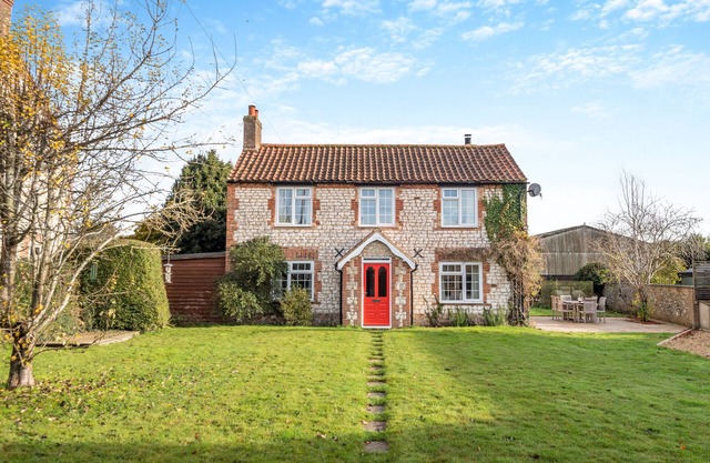 Rosehill House - Three Bedroom House, Sleeps 6