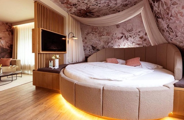 Rosensuite - ab 2 Nächte Inkl. Therme - Thermenhotel Vier Jahreszeiten