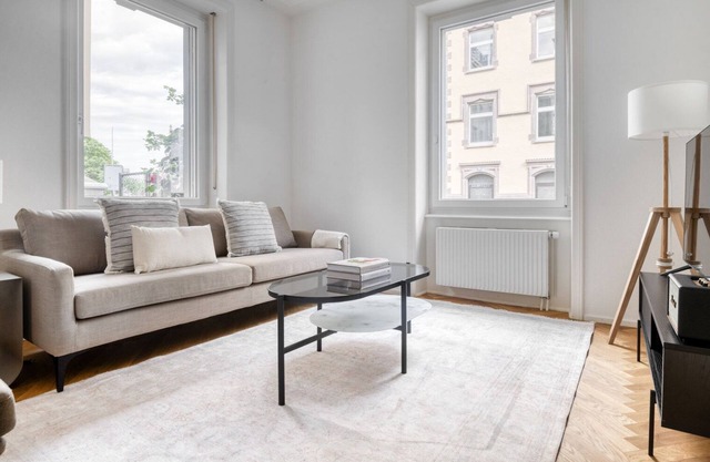 Rosental 2.5 Room w/Storage, 7 mins to Mkt