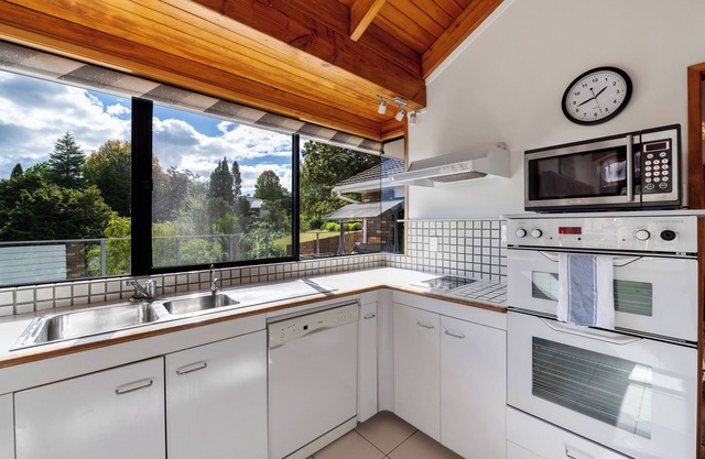 Roses by the Water - Kerikeri Holiday Home