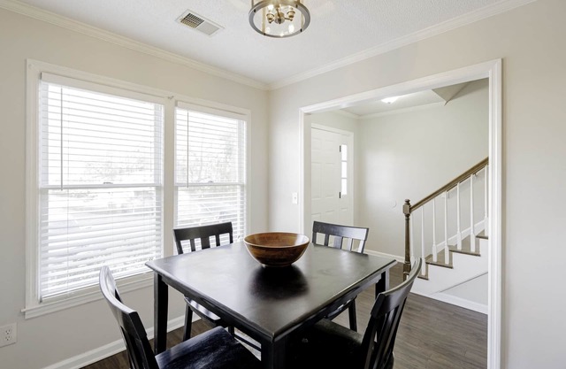 Rosewood Area Townhouse near USC