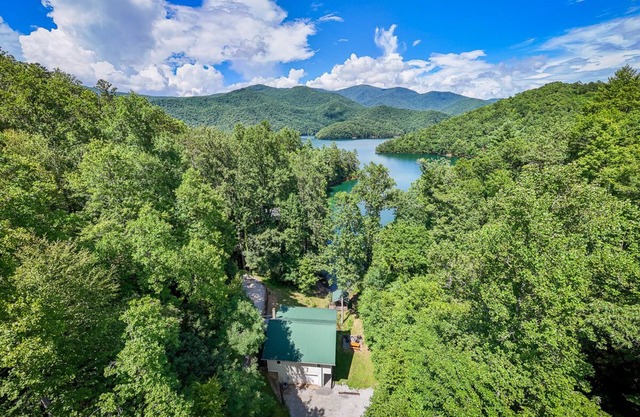 Rosie`s Cabin on Fontana Lake