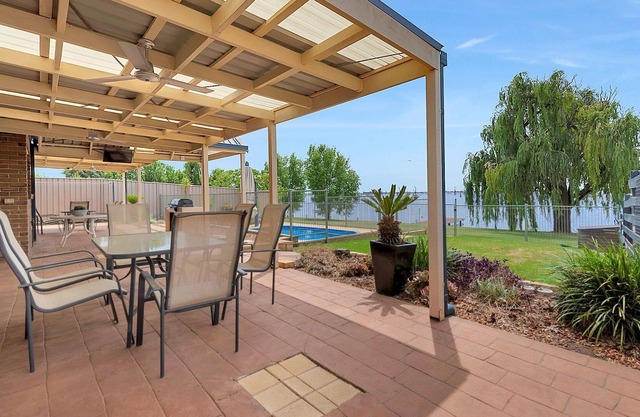 Rosies Lakehouse water frontage