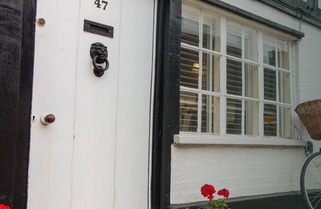 Rother Street Cottage by Oracle