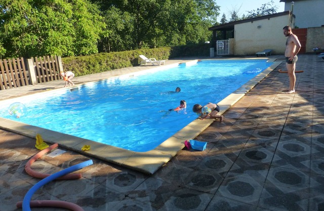 ROULOTTE with terrace and pool in property