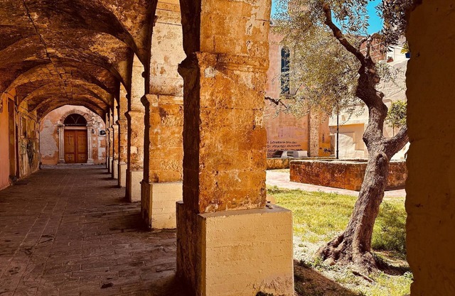 Roussos Place - Next To Splantzia Square - 2bd 2ba