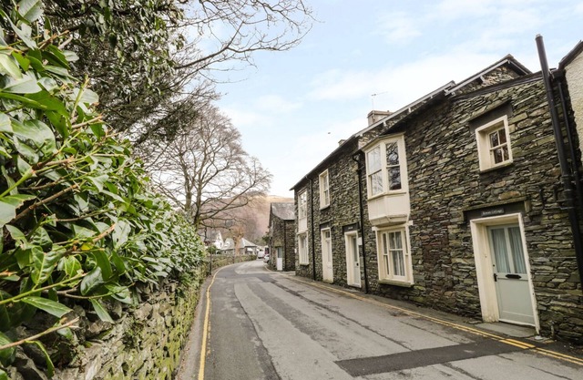 ROWAN COTTAGE, family friendly, character holiday cottage in Grasmere