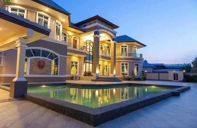 Royal Graces Luxury