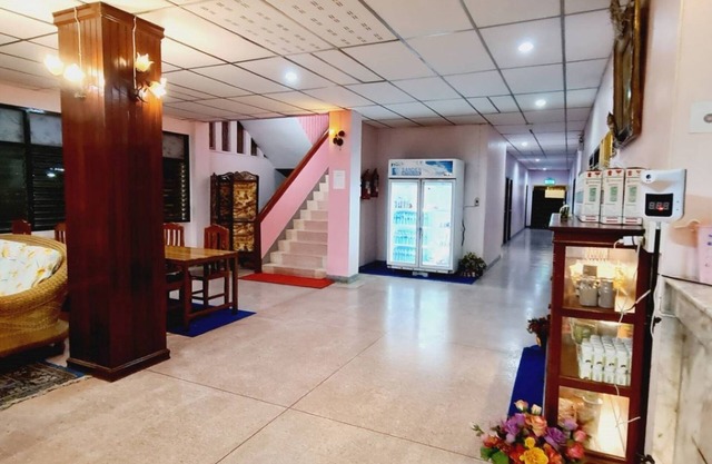Royal Land Mae Klong Hotel