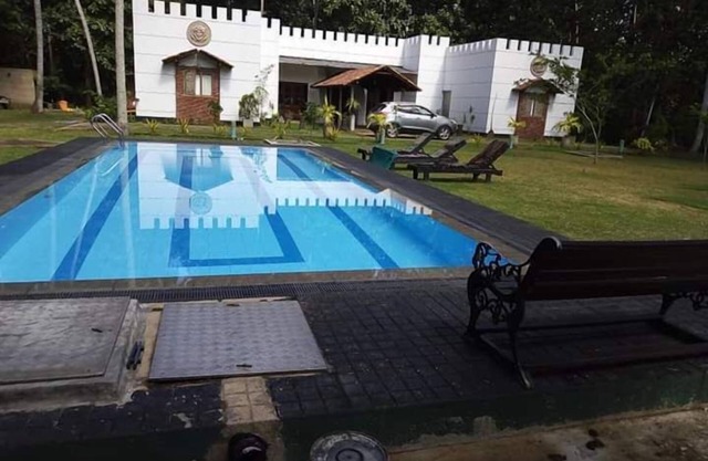 Royal Mandira Hotel