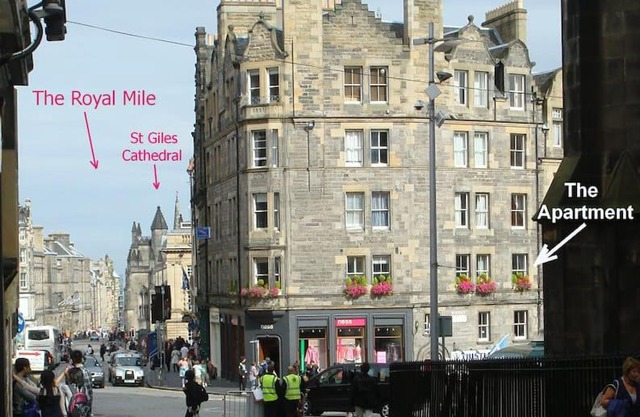 Royal Mile apt, just 1 min from Edinburgh Castle!