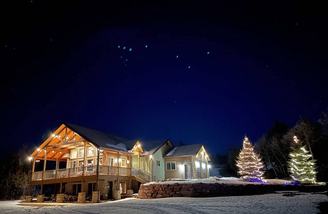 Royal Mountain Getaway - Cabin Sleeps 22!
