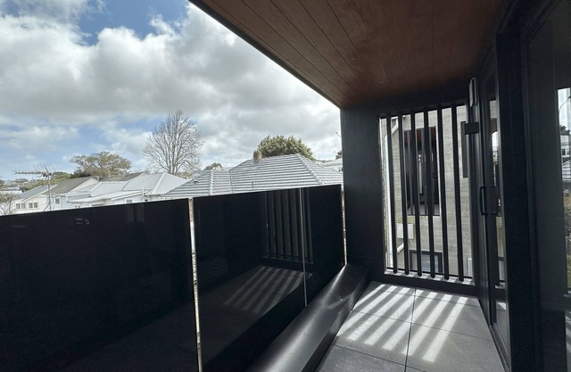 Royal Residency - 2BR Apartment