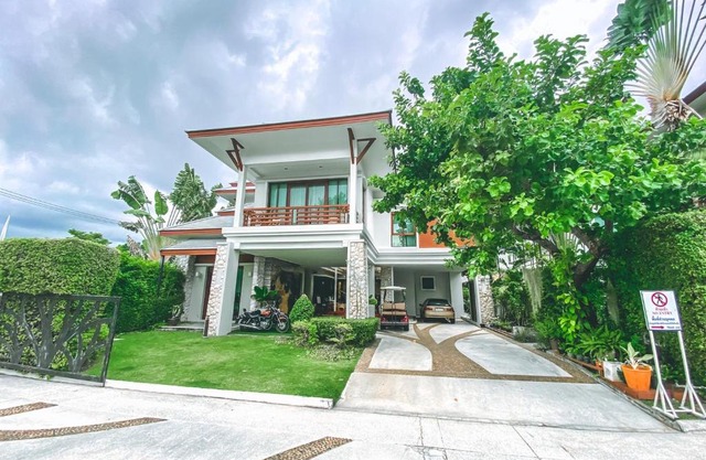 Royal Sammuk Villa