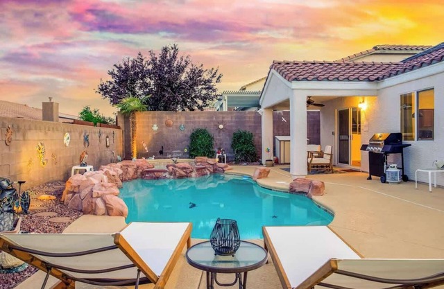 Royal Skyline -Spacious & Modern 3BR w Pool