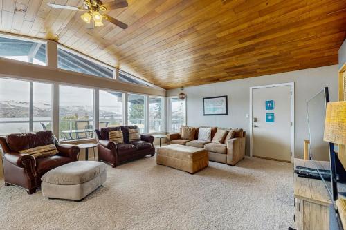 Royal View on Lakeshore