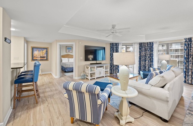 Royale Palms 1004 Elegant Oceanview w/Pool & Beach