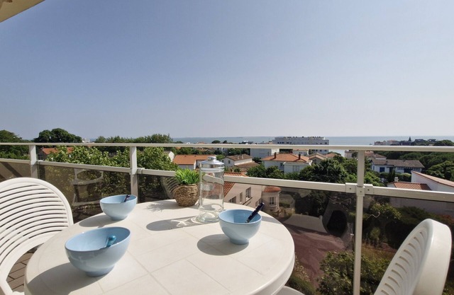 Royan - APARTMENT WITH SEA VIEW - near beach and private parking