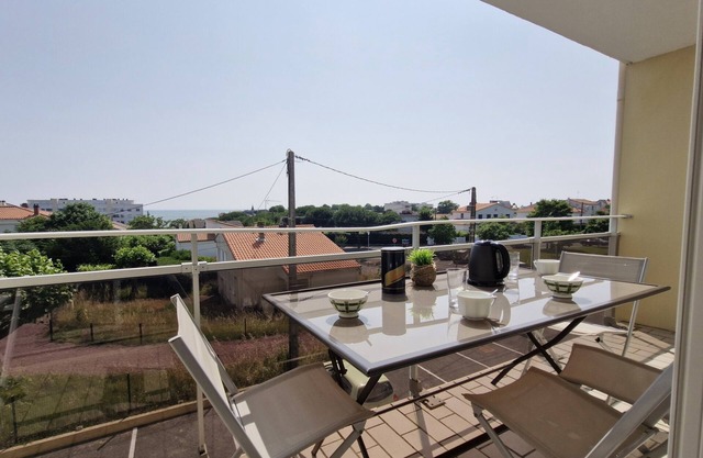 Royan - APARTMENT with SEA VIEW - ONLY 300m from the BEACH and SHOPS