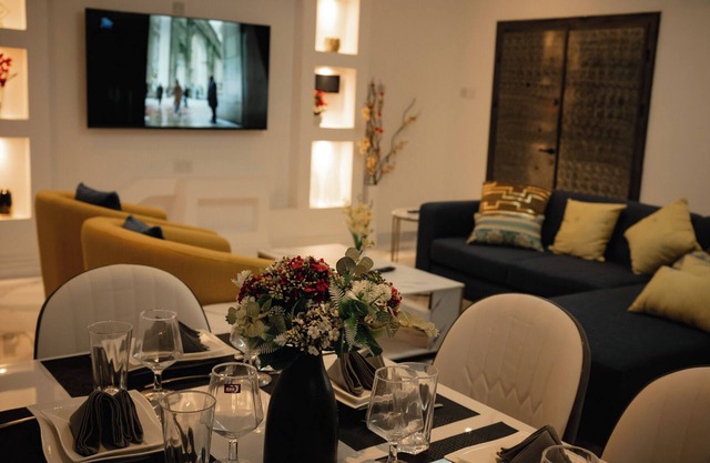 RS Royal Executive:Luxurious 3BR apartment F3-3 in welcoming Accra with AC, WiFi