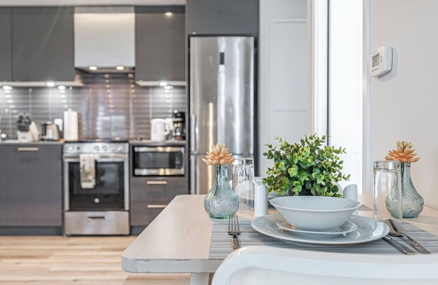 RS Suites - Eaton Centre