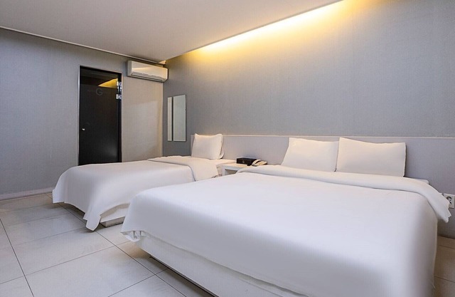 Ruby Tourist Hotel Wolmido