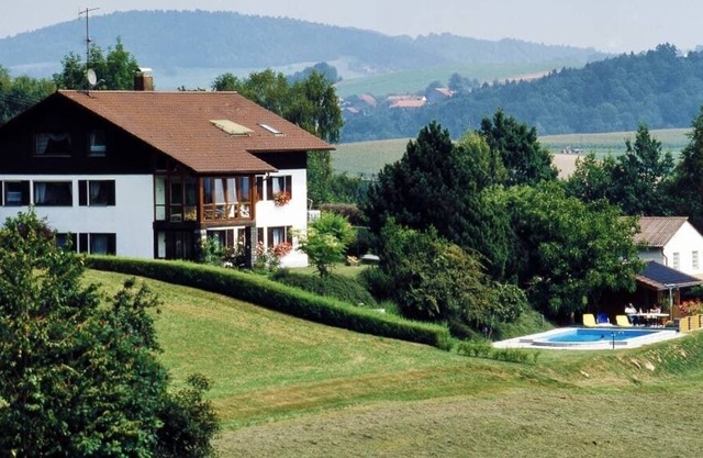 Ruhig gelegene Ferienwohnung mit beheiztem Pool