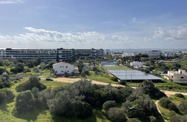 Ruhige Sonnige 2-zimmer Wohnung in Alvor mit Atemberaubenden Blick auf den Ozean