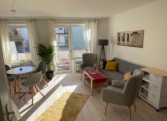Ruhige Wohnung mit Parkplatz, charmantes Viertel