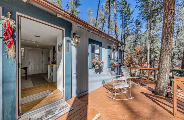 Ruidoso Cabin w/Decks ~ 1 Mi to Downtown!