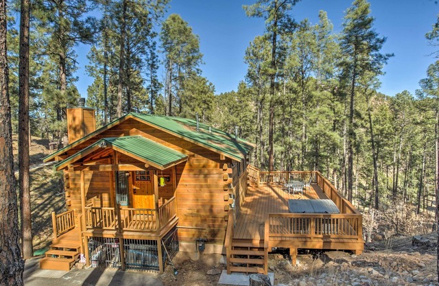 Ruidoso Log Cabin Retreat - Peaceful & Convenient
