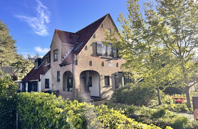 Ruime Villa met Grote Tuin aan de Voet van de Schoorlse Duinen