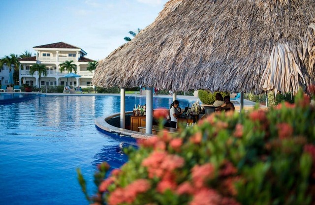 Rum Punch- Beachfront Bungalow Pool Kayaks Pier