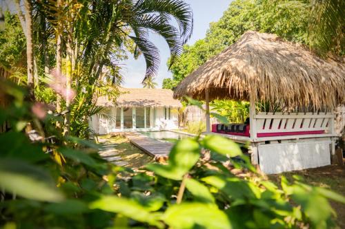Rumah Do'a Tropical Pool Villa