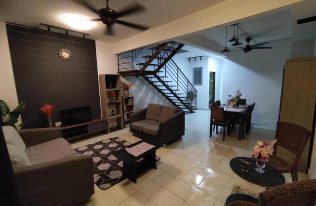 Rumah teres 2 tingkat & 3 bilik