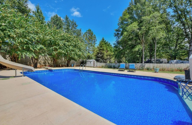 Running Back Roost - Swimming Pool, Fenced in, & More! Great for 4th of July!