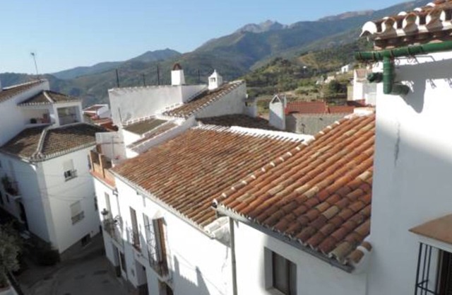 RURAL ACCOMMODATION IN THE URBAN CENTER OF YUNQUERA, SIERRA DE LAS NIEVES.