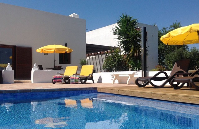 Rural Algarve Villa with Solar Heated Pool Wi-Fi A/C near SILVES, GOLF, BEACHES