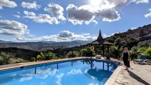 Rural cottage 'VINCENT' van gogh, with spectacular pool & OPTIONAL private 6 guests jacuzzi