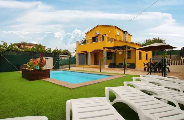 Rural cottage with private pool.