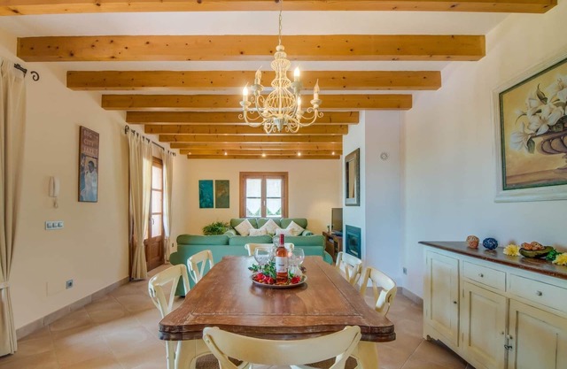 Rural country house with swimming pool