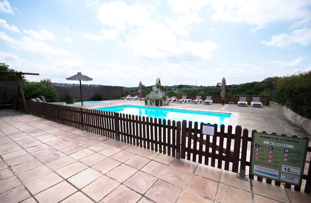Rural House 35 people, 17 km from Costa Brava beaches, barbecue, pool,