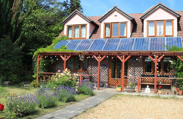 Rural family home, 5 minutes from Clifton Village