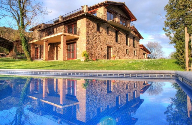 Rural Holiday Cottage with pool LaCoro, Girona, Costa Brava, Pyrennées