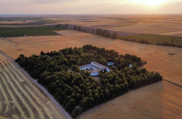 Rural house in the countryside 8-10 people ideal for groups of friends and families.